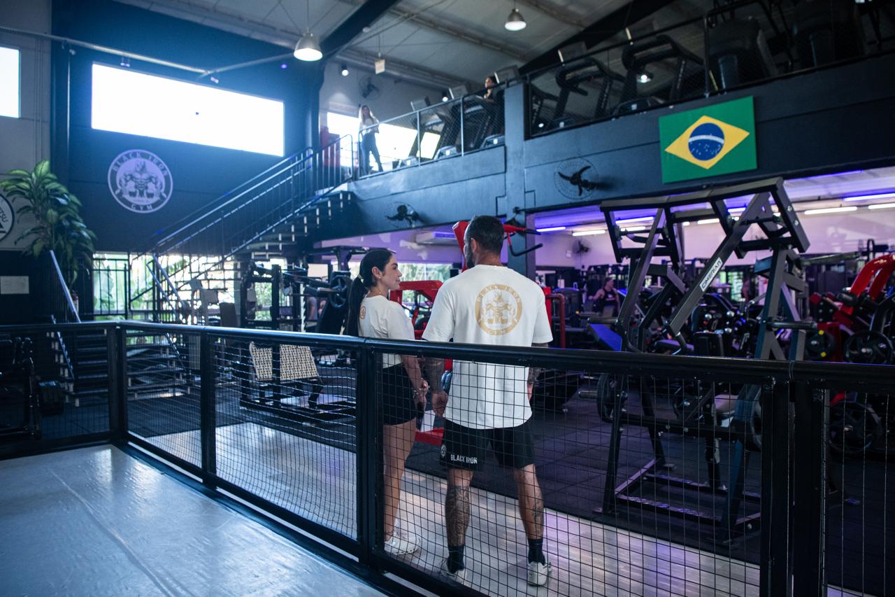 Área interna da Black Iron Gym